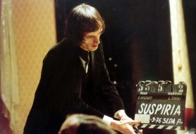 22_Dario-Argento-sul-set-di-Suspiria-1977_Foto-di-Franco-Bellomo