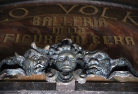 29_Pannello-del-Museo-delle-Cere-del-film-M.D.C.-Maschera-di-Cera-realizzato-da-Sergio-Stivaletti