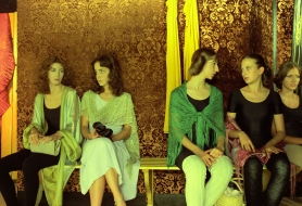 31_Suspiria_Stefania-Casini-e-Jessica-Harper_Foto-di-Franco-Bellomo-Fondo-Reporters-Associati_©️Archivio-Fotografico-Cineteca-Nazionale-CSC