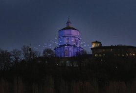 36331chiesa-di-santa-maria-del-monte-dei-cappuccini-opera-piccoli-spiriti-blu-di-rebecca-horn