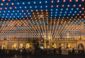04_DANIEL-BUREN_Tappeto-volante_Photo-Elena-Zanchi_Courtesy-FIAF