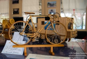 © Copyright Stefano Tonetto-SALA ASSOCIZIONE NAZIONALE CARABINIERI - BICI IN LEGNO