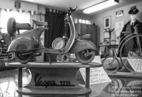 © Copyright Stefano Tonetto-SALA ASSOCIZIONE NAZIONALE CARABINIERI - VESPA 1953 IN LEGNO