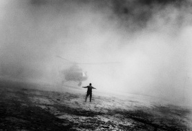 Helicopter used by U.S. and Afghan drug interdiction troops. Afghanistan, 2006

Elicottero utilizzato dalle truppe antidroga afghane e statunitensi. Afghanistan, 2006
