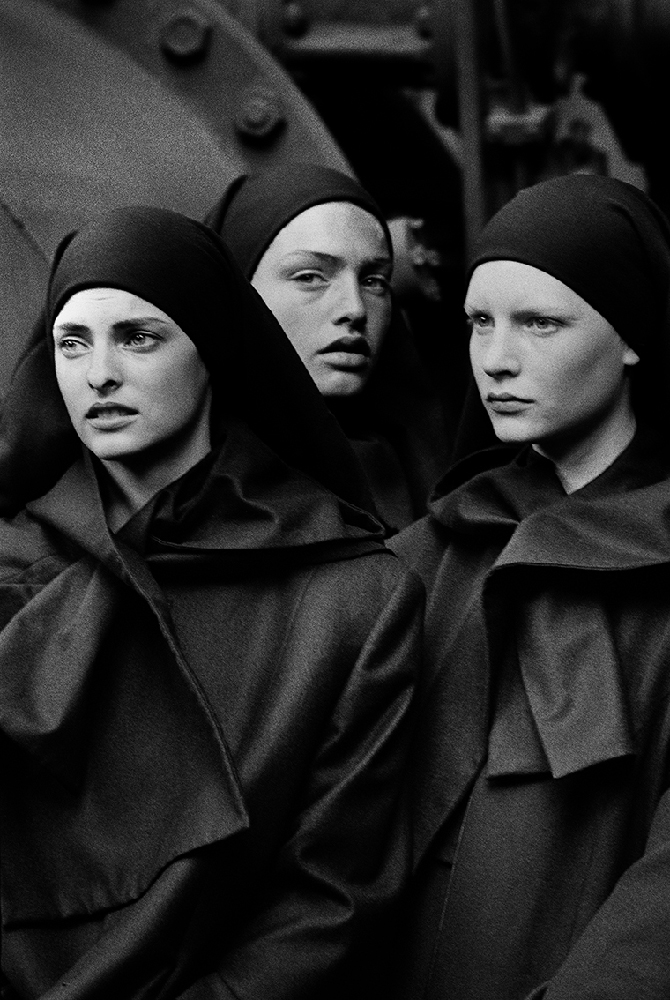 Untold Stories è la prima mostra su Peter Lindbergh curata dall’autore stesso. A Torino, sarà presentata la versione completa del progetto negli spazi dell’ARTiglieria Con/temporary Art Center dal 13 maggio al 13 agosto