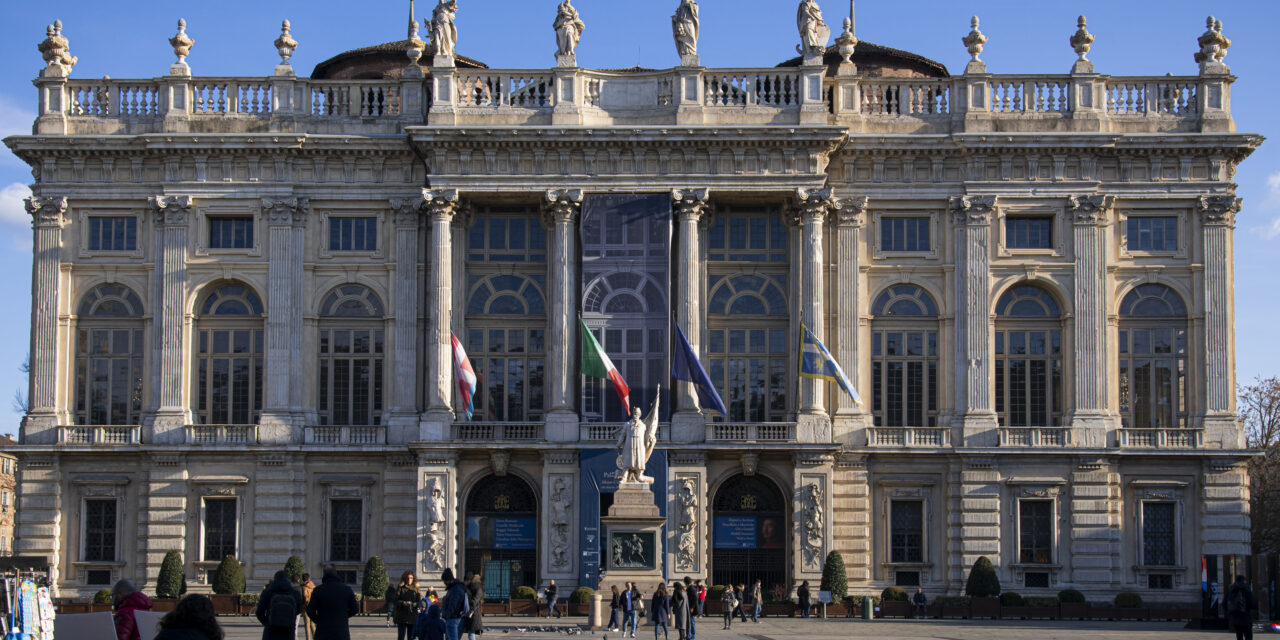 ARTE. “VOLANO” NEL CIELO DI TORINO LE 4 STATUE MONUMENTALI DI PALAZZO MADAMA PER TORNARE ALL’ANTICO SPLENDORE