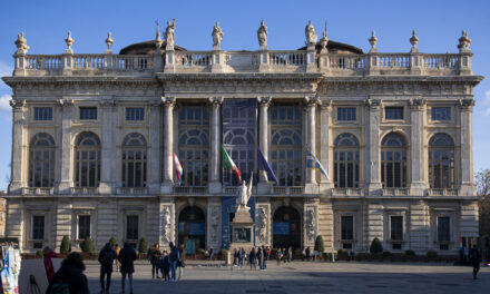 ARTE. “VOLANO” NEL CIELO DI TORINO LE 4 STATUE MONUMENTALI DI PALAZZO MADAMA PER TORNARE ALL’ANTICO SPLENDORE