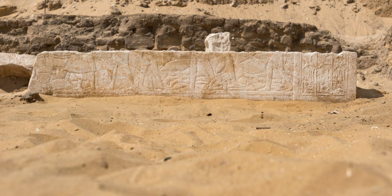 Archeologi del Museo Egizio, del Ministero delle Antichità Egiziane e del Museo delle Antichità di Leiden scoprono a Saqqara una tomba di 3200 anni fa
