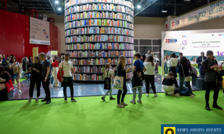 Il 21 maggio, quarto giorno del 35° Salone Internazionale del libro, è stato registrato un notevole aumento di visitatori rispetto ai giorni precedenti.