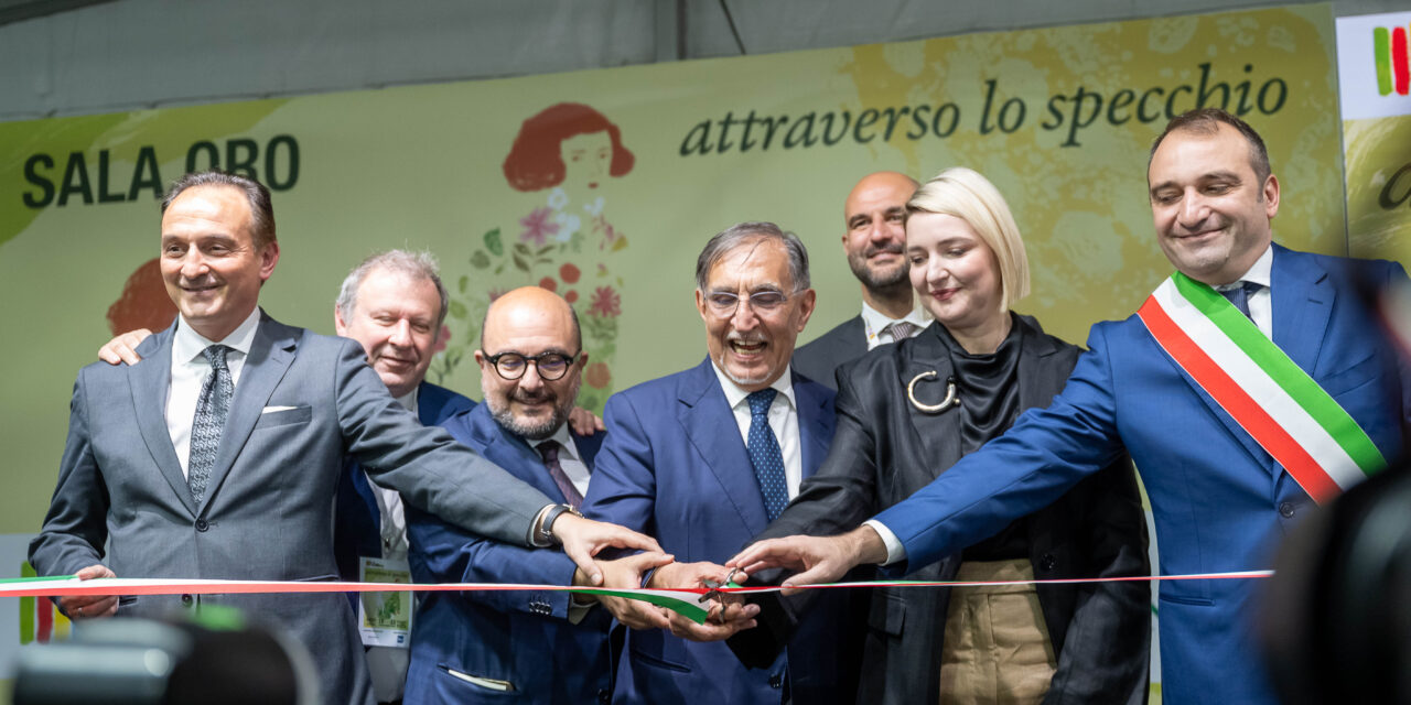 Salone Internazionale del Libro di Torino XXXV edizione: al Lingotto Fiera dal 18 al 22 maggio 2023  con il tema “Attraverso lo specchio”.