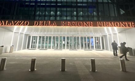 LA SCRITTA «PALAZZO DELLA REGIONE PIEMONTE»  SI ILLUMINA DI ARANCIONE PER LA VITTORIA DI JANNIK SINNER
