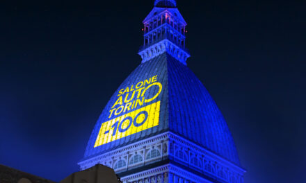 Salone Auto Torino accende la città e illumina la Mole Antonelliana di giallo e blu