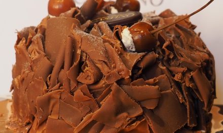 Cent’anni di storia:  l’Antica Pasticceria Castino di Pinerolo celebra la sua icona più preziosa,  la Torta Zurigo-Castino