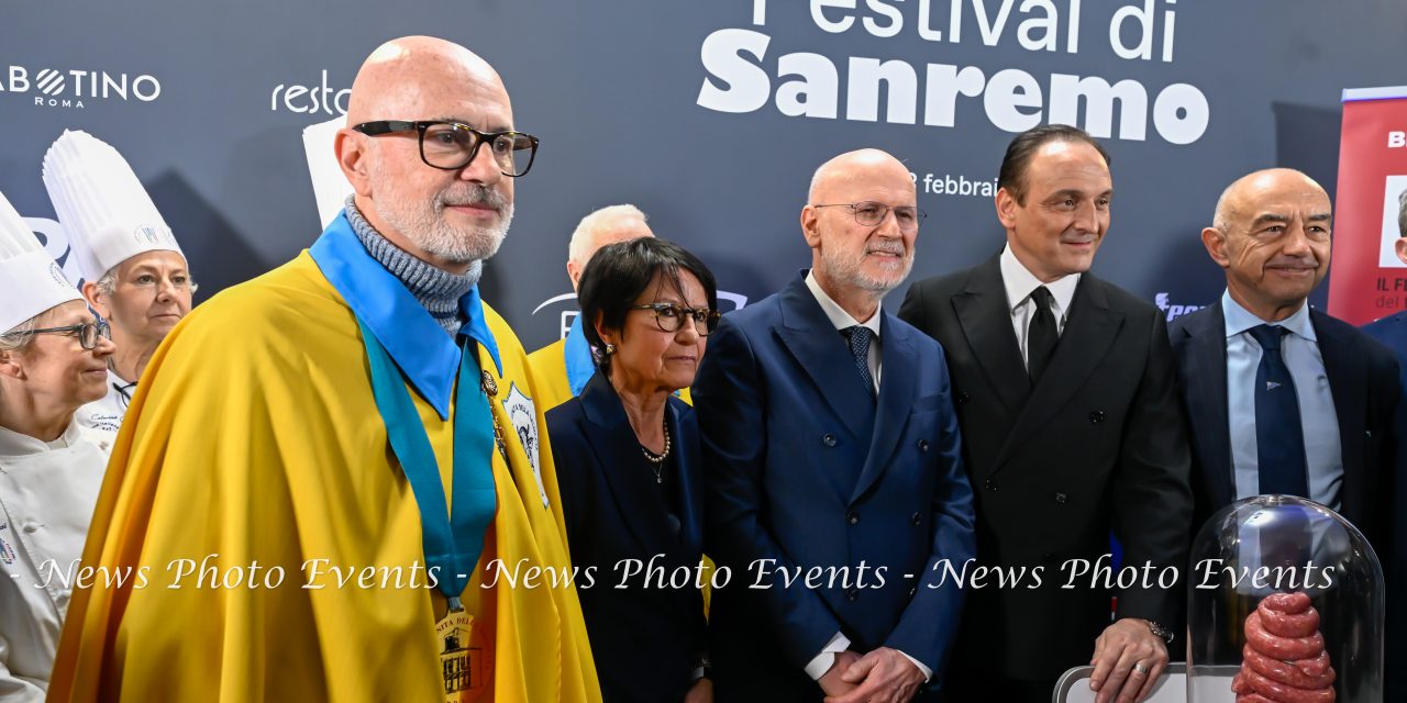 IL PRESIDENTE DELLA REGIONE PIEMONTE ALBERTO CIRIO PREMIA RADIO ALBA PER I 50 ANNI DI TRASMISSIONE